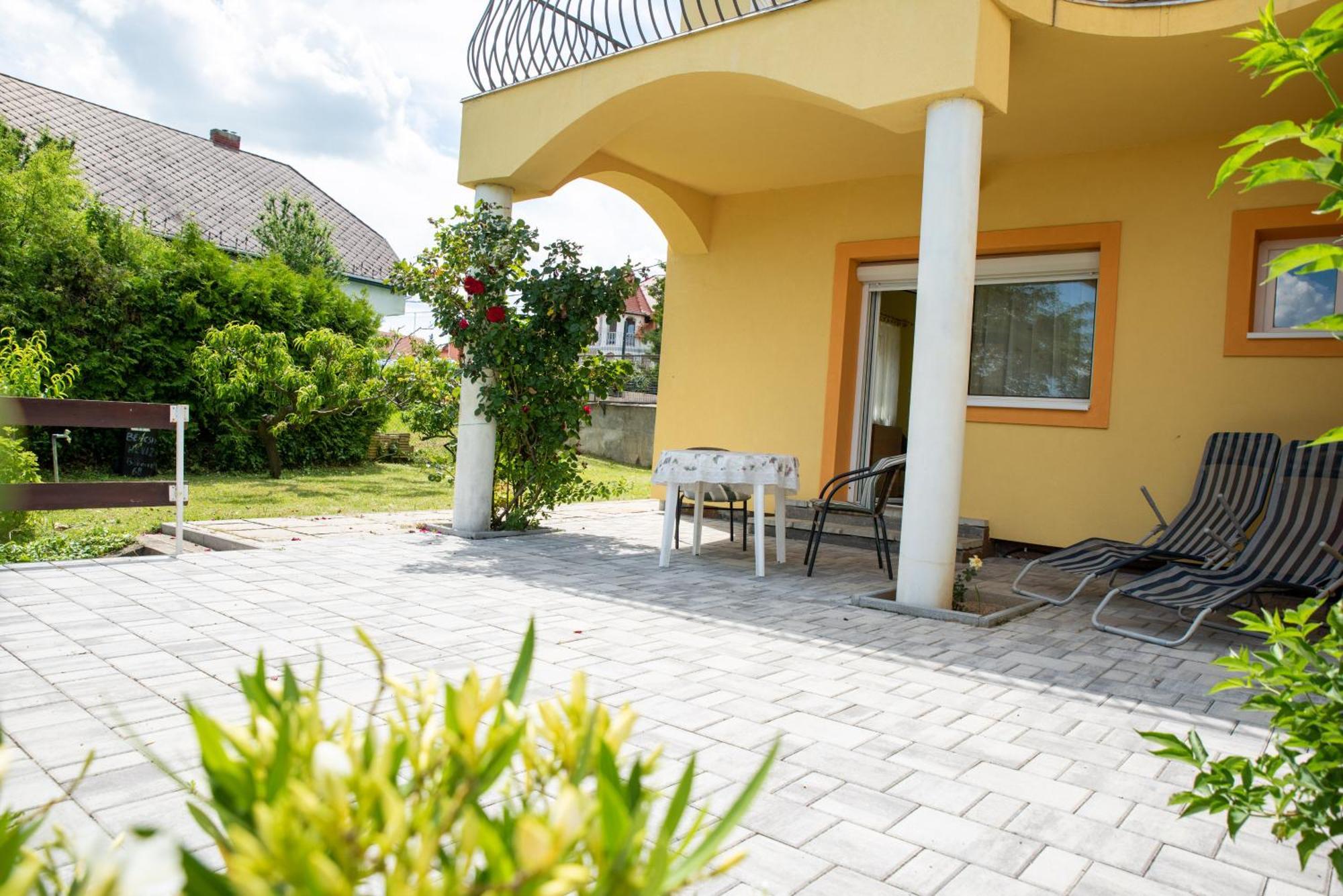 Flora Villa Heviz Luaran gambar