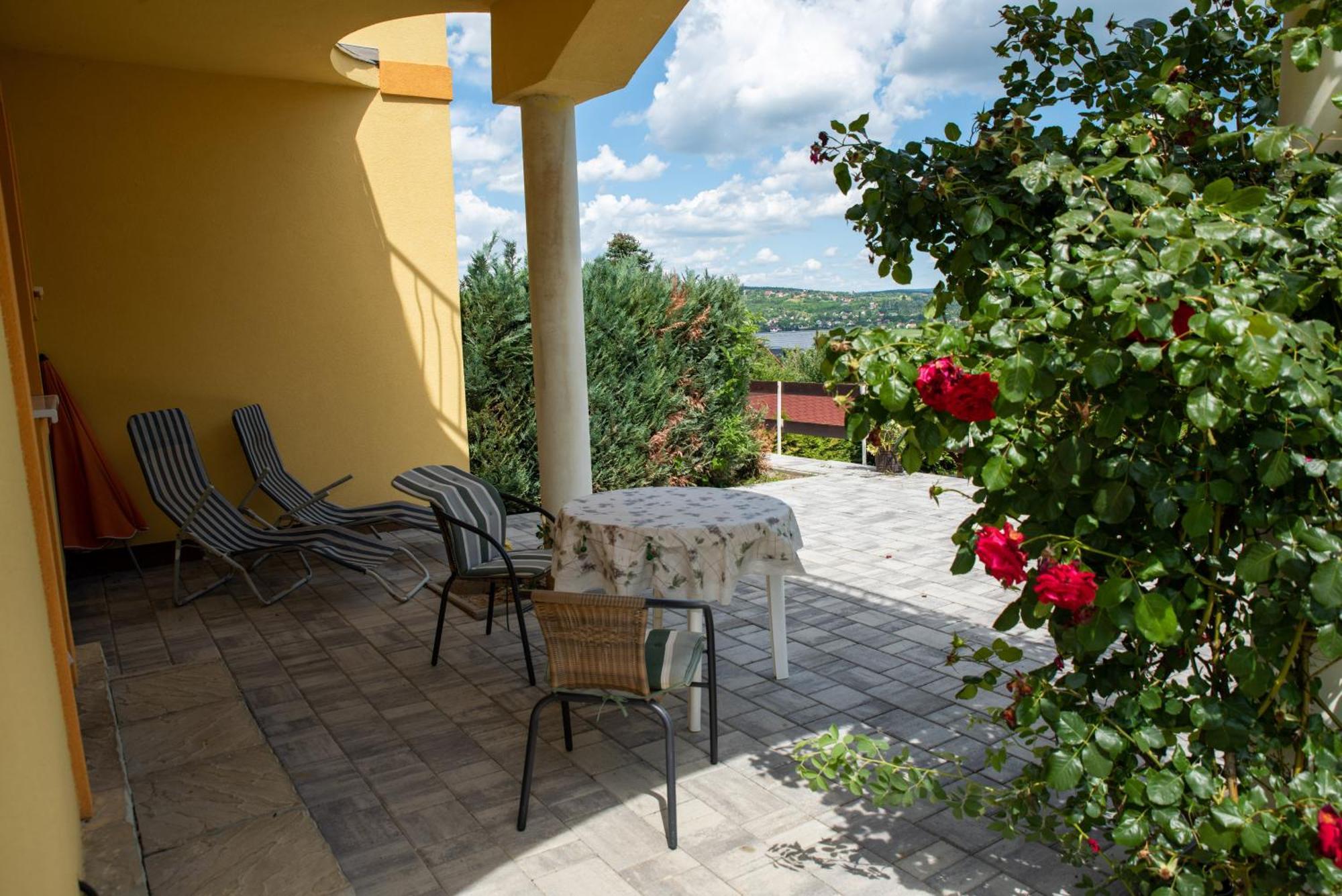 Flora Villa Heviz Luaran gambar