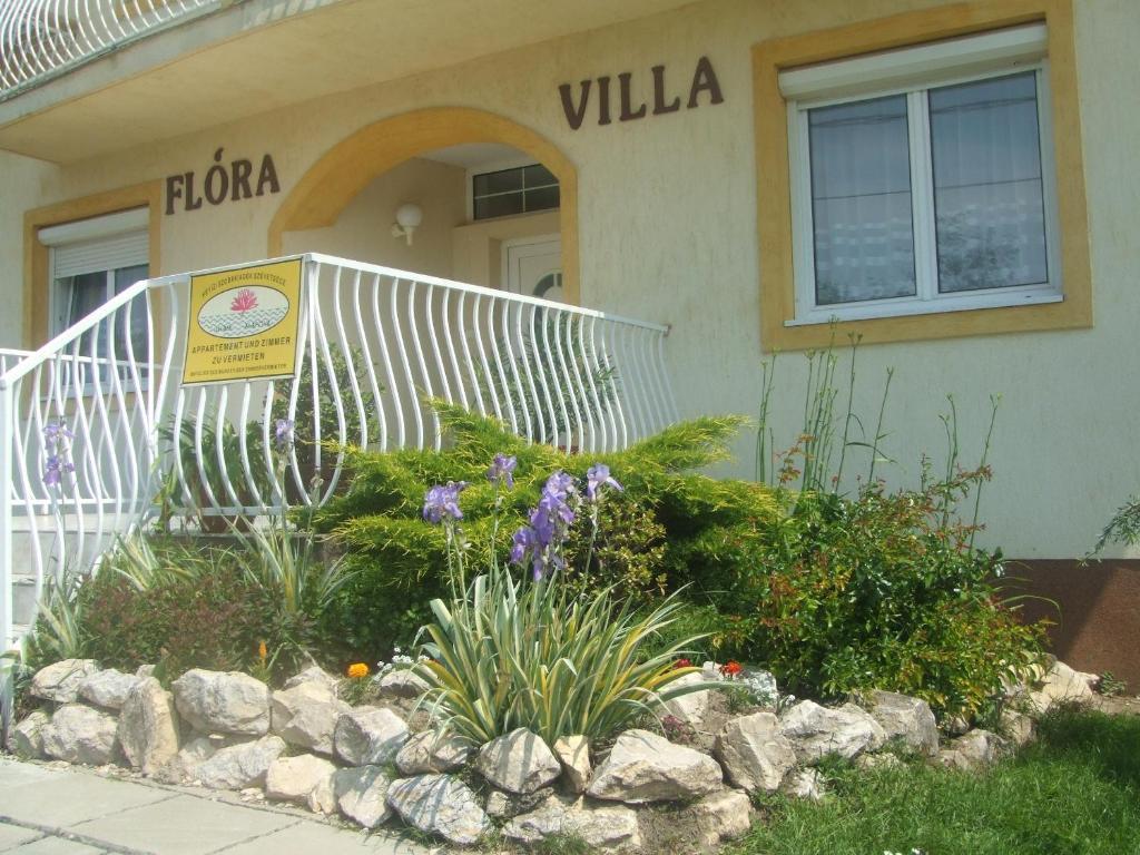 Flora Villa Heviz Luaran gambar
