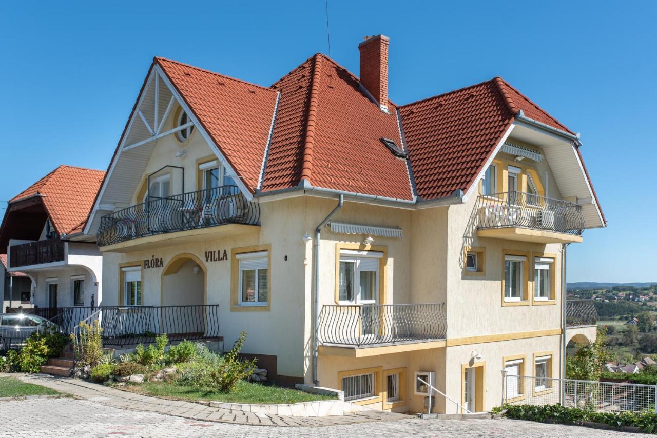 Flora Villa Heviz Luaran gambar