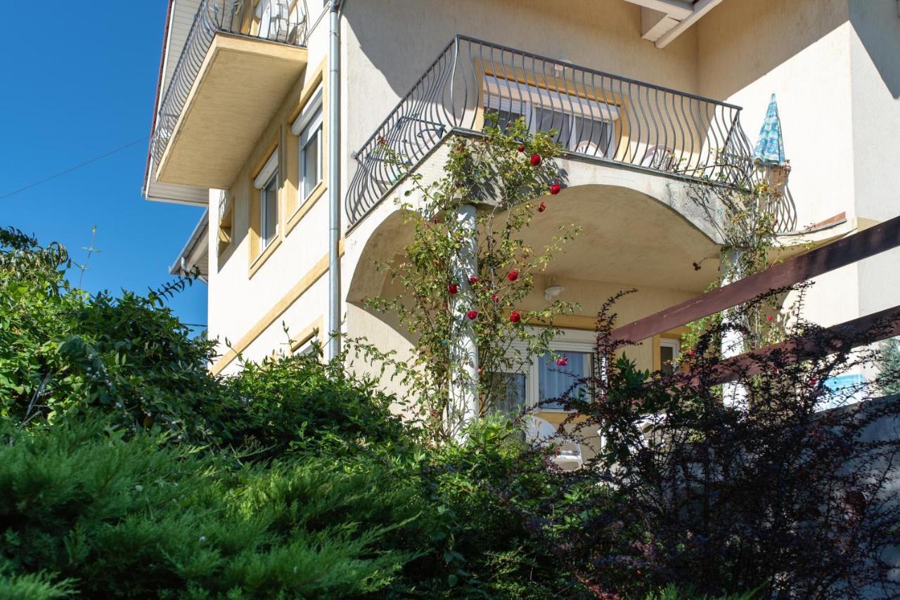 Flora Villa Heviz Luaran gambar
